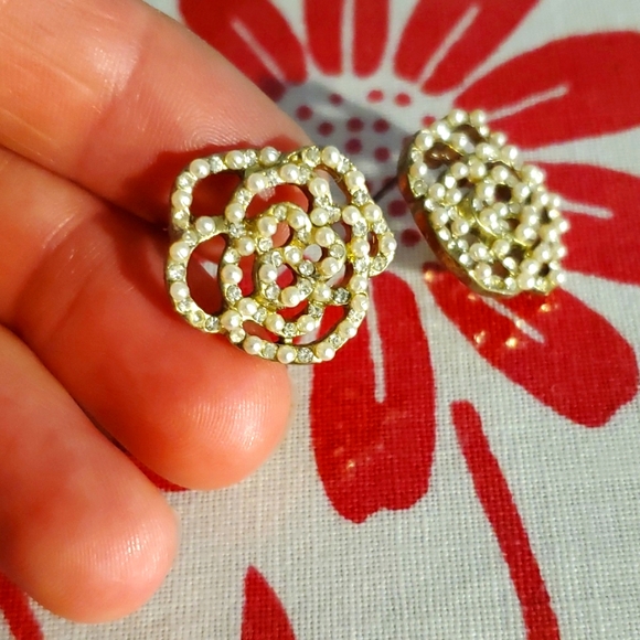 3/$15 Pearly rhinestone bunch of earrings - Picture 3 of 8